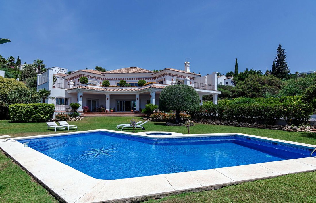 Villa in El Paraíso, Benahavis, Spain 1 - 12049661