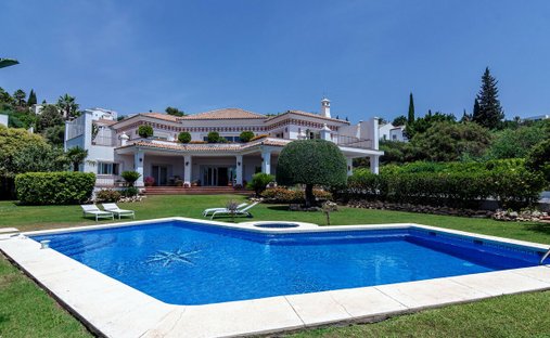 Villa in El Paraíso, Benahavis, Spain 1