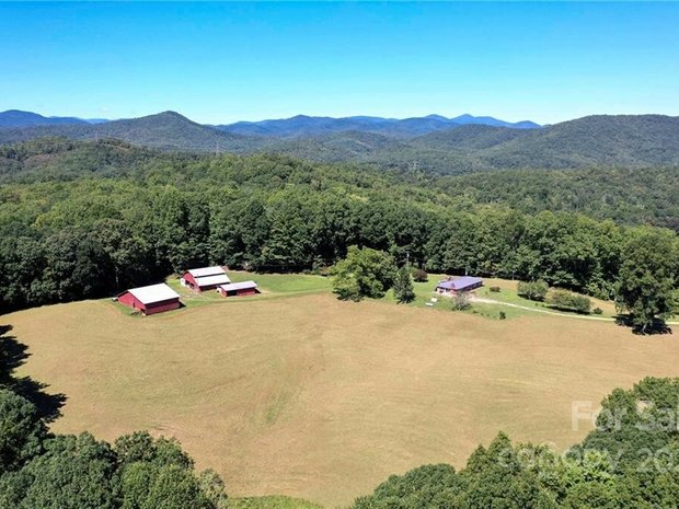 Luxury Farm Ranches For Sale In Horse Shoe North Carolina JamesEdition   620x465xc 