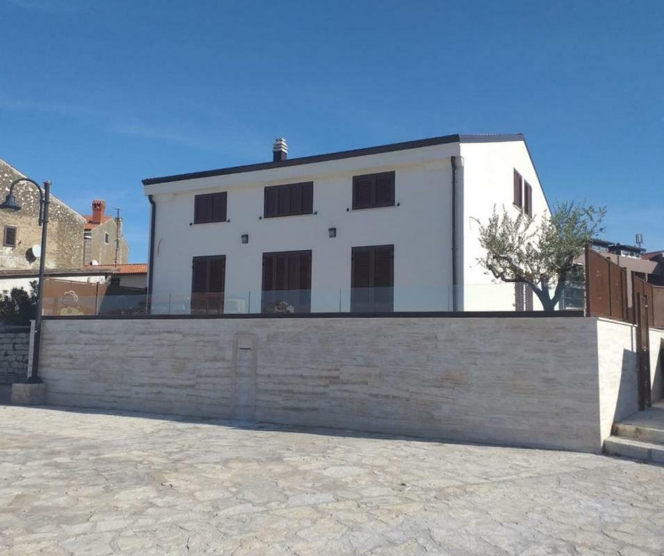 Villa For Sale In Umag, Umag In Umag, Istria County, Croatia For Sale (12247284)