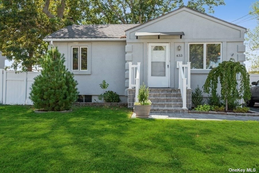 House in Lindenhurst, New York, United States 1 - 12247370