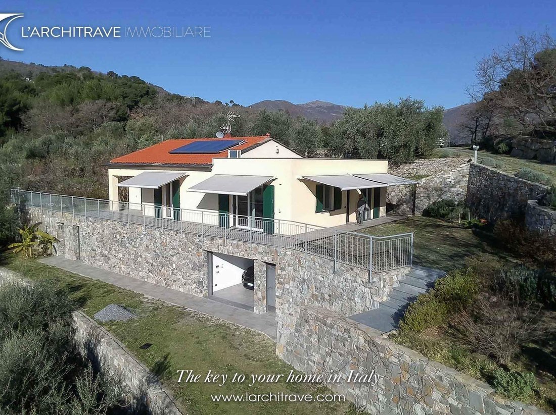 An Exceptional Villa Of The Highest Quality Close To Diano Castello, With Beautiful Land, On The Lig