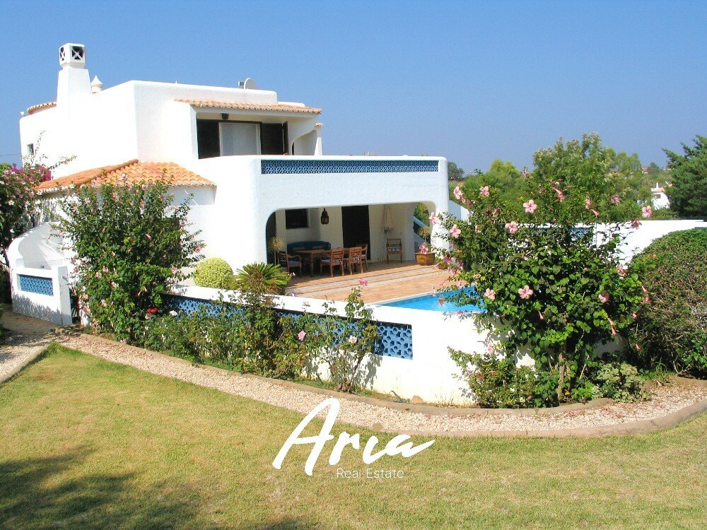 Excellent Traditional Villa T4+T1 Lagoa, Algarve In Lagoa, Algarve, Portugal For Sale (12250453)