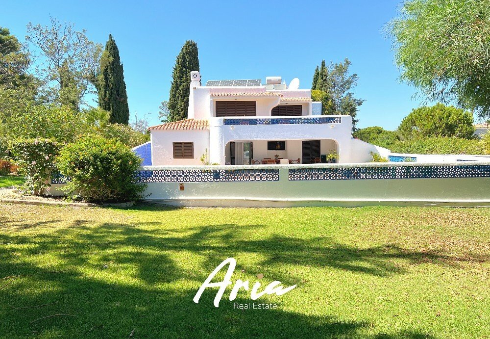 Excellent Traditional Villa T4+T1 Lagoa, Algarve In Lagoa, Algarve, Portugal For Sale (12250453)