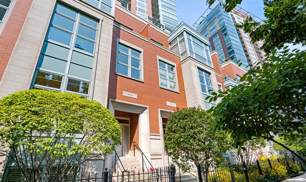 Rare Waterfront Townhome In Chicago, Illinois, United States For Sale (12250805)