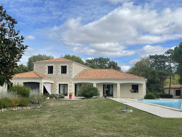 Luxury homes with terrace for sale in Sablonceaux, Nouvelle-Aquitaine ...