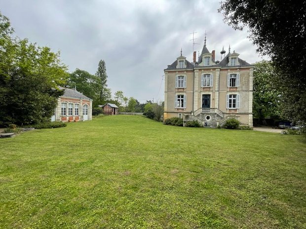 villa in Angers, Pays de la Loire, Frankrijk 1