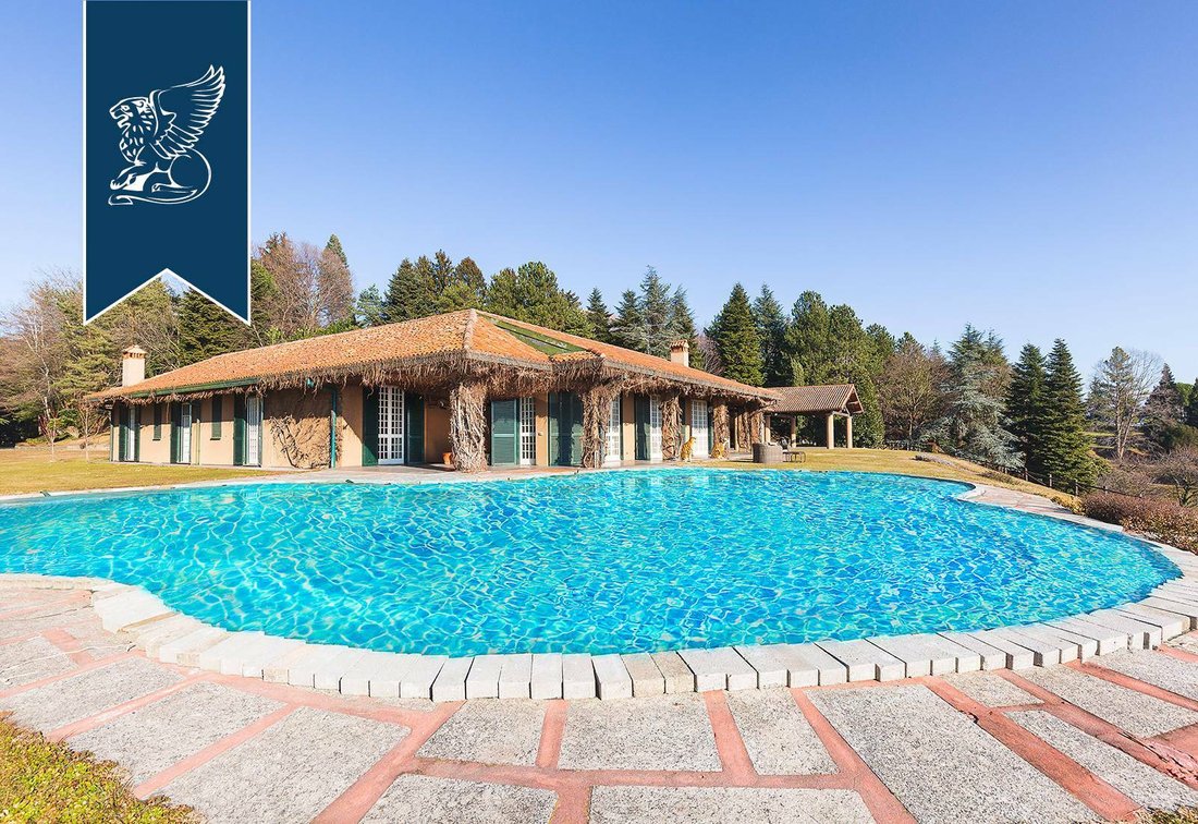 Stunning Villa With In Corneno Galliano Carella Mariaga, Lombardy