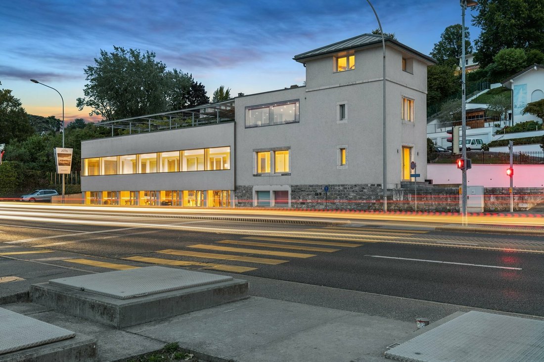 Panoramic View Of Lake Geneva In Cologny, Genève, Switzerland For Sale