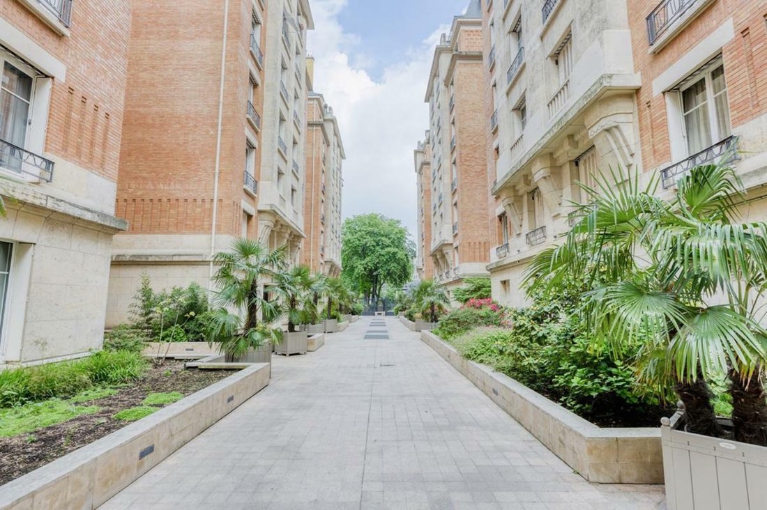 Apartment in Dupleix-Motte Picquet, Paris 15e Arrondissement, Paris 2 - 12257797