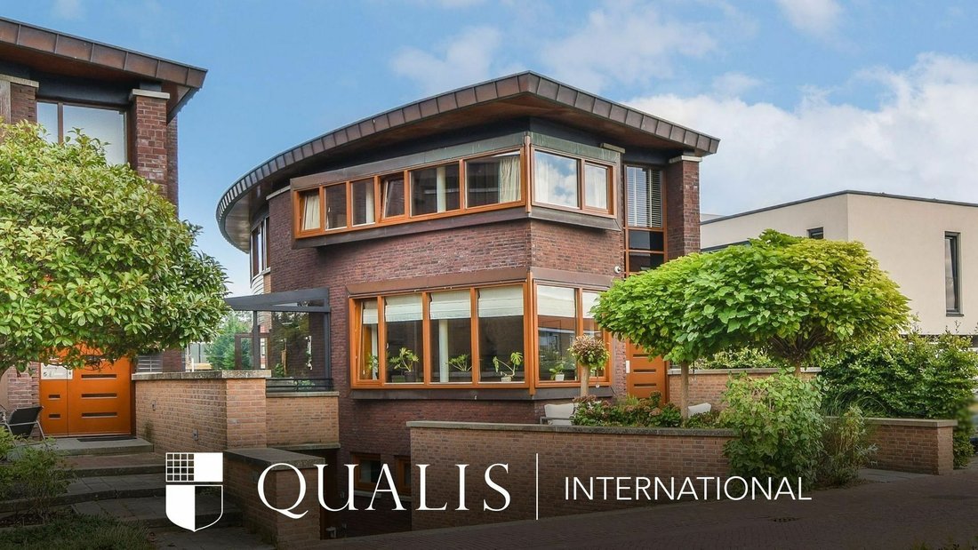 Specially Designed Spacious Villa In In Oegstgeest, South Holland, Netherlands For Sale (12262988)
