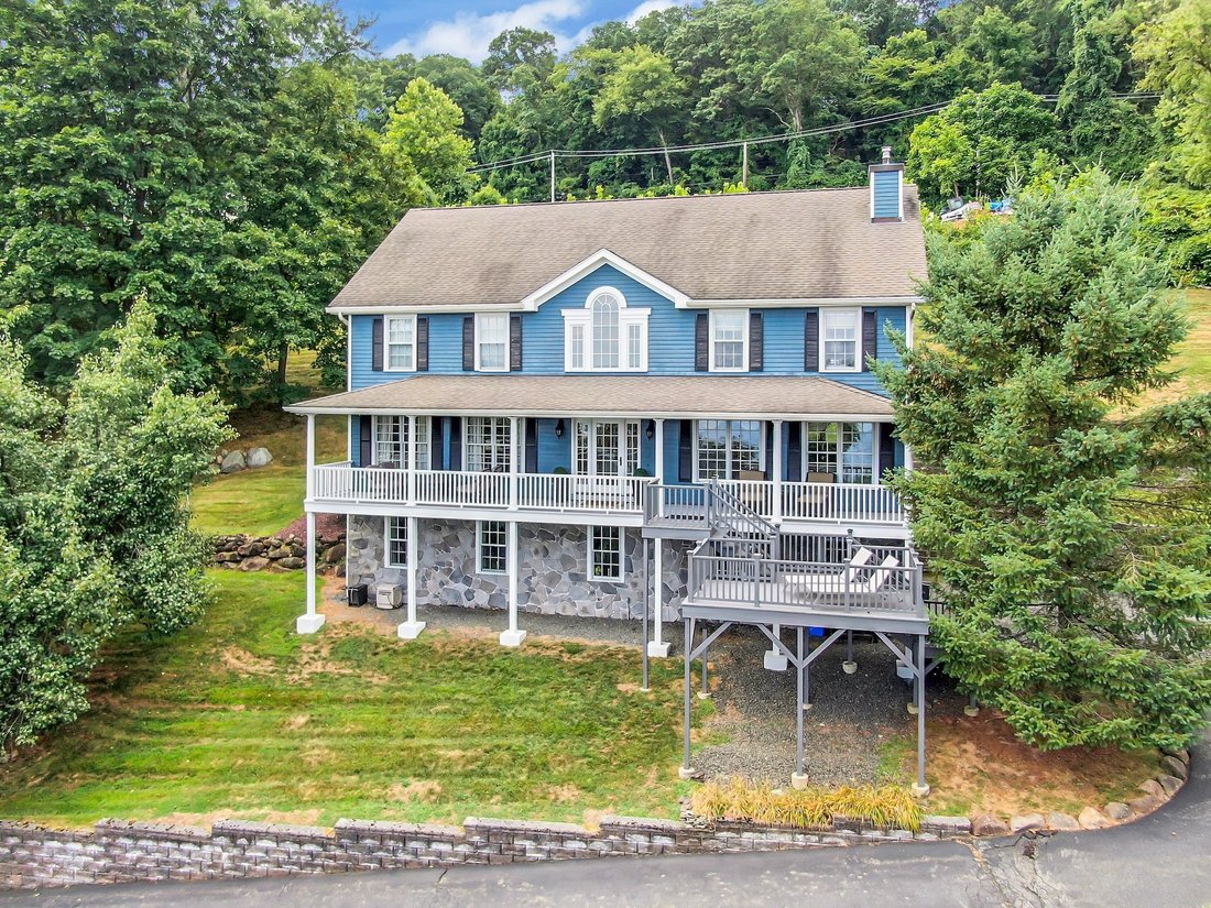Custom Classic Colonial With Hudson River In Piermont, New York, United