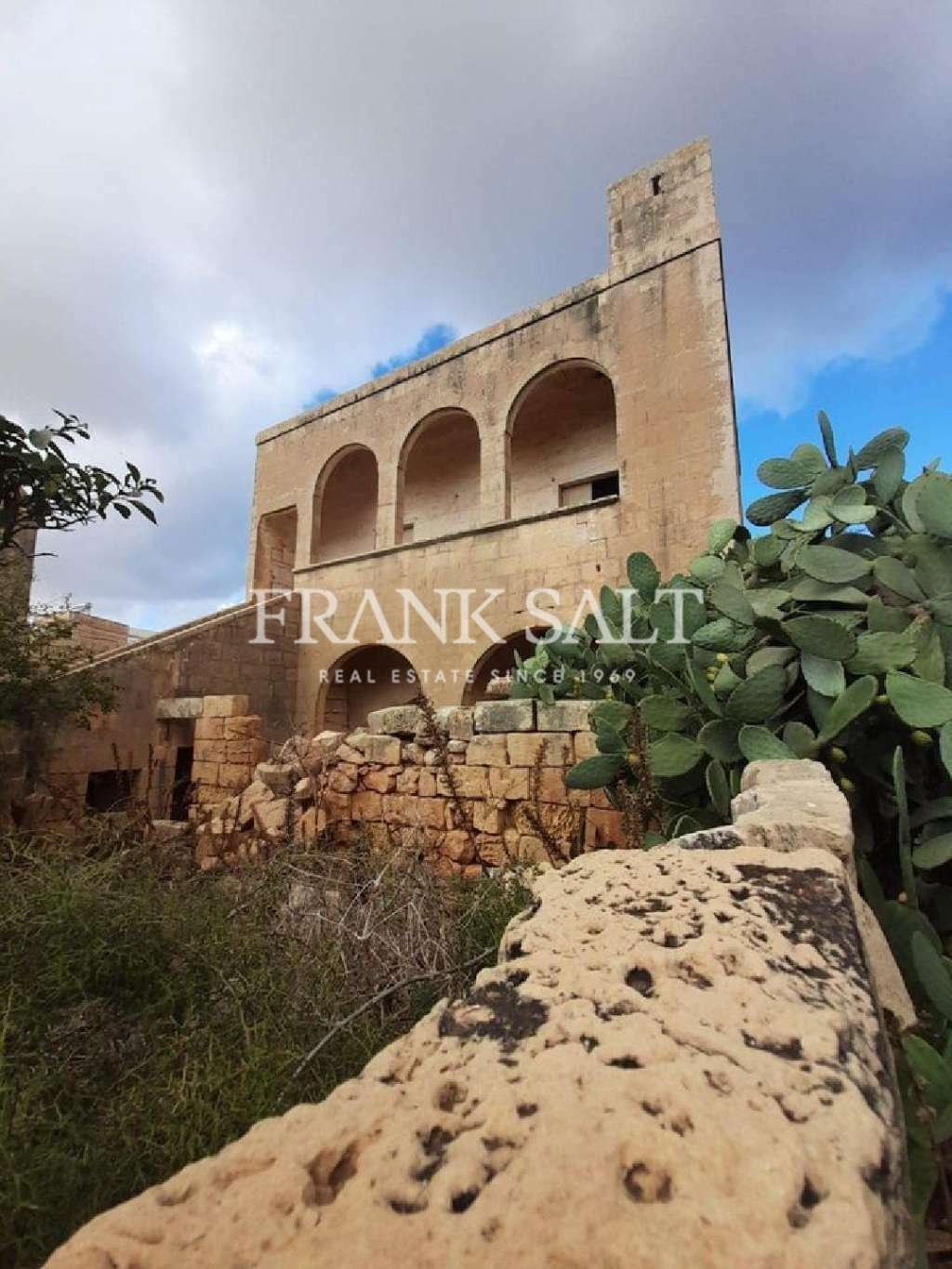 Xaghra, Unconverted Farmhouse En Xagħra, Malta En Venta (12265231)