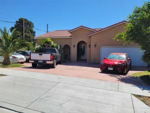 4 Bedrooms Single Family Detached In Bloomington, California, United ...