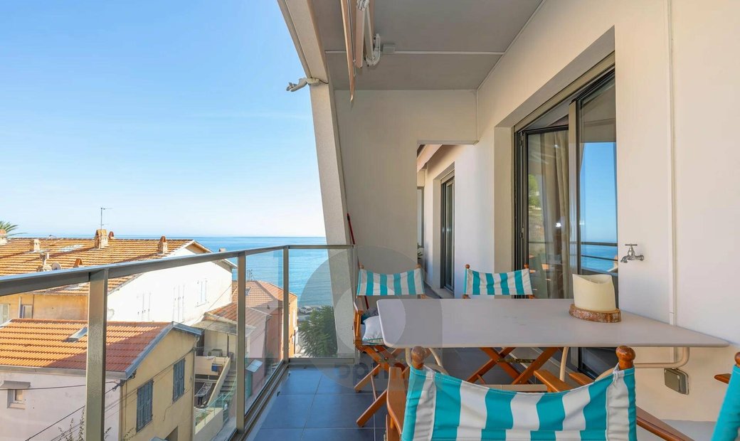 Menton Garavan Seaside En Menton, Provenza Alpes Costa Azul, Francia En