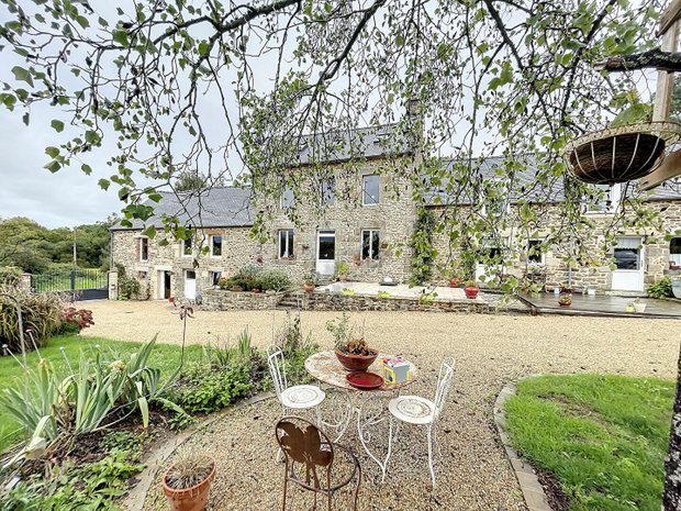 luxury-homes-with-terrace-for-sale-in-dinan-brittany-france