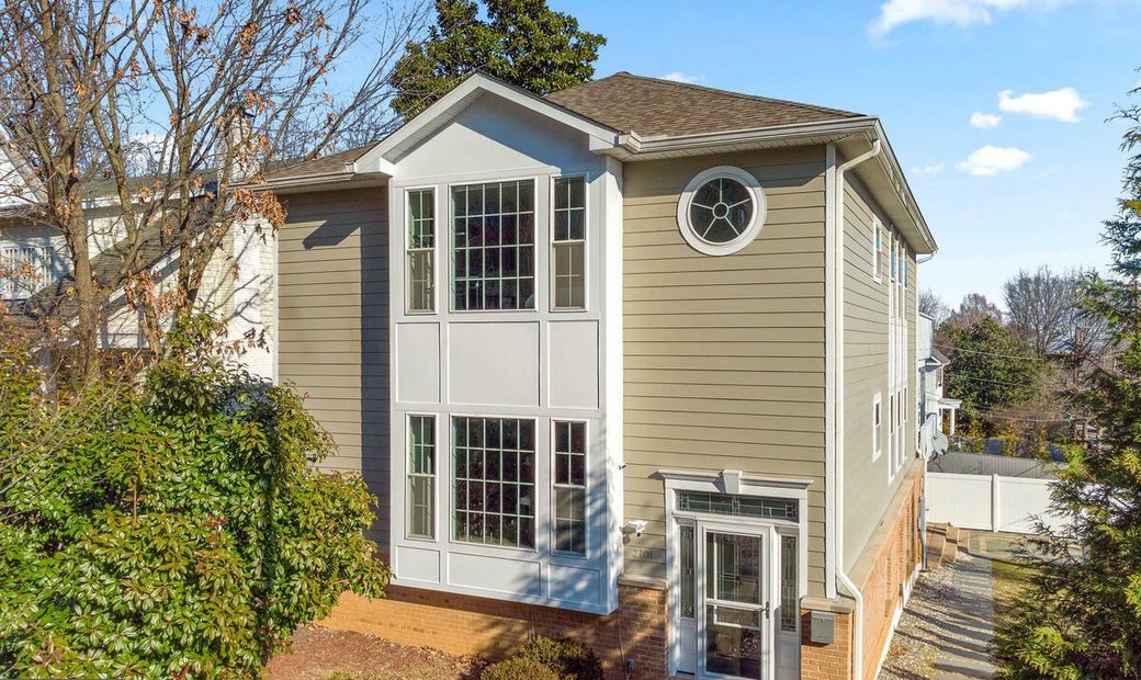 7 Bedrooms Single Family In Washington - 1040x620xc 