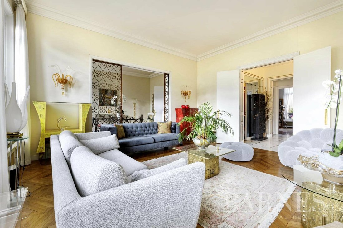 Apartment in Neuilly-sur-Seine, Île-de-France, France 1 - 12267137