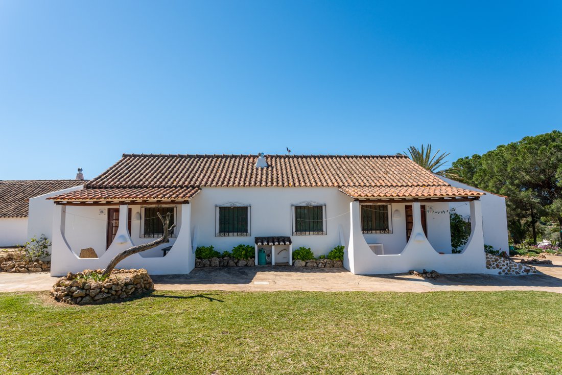 Algarve Farm For Sale, 75.000m2, Manor House + 4 In Guia, Algarve