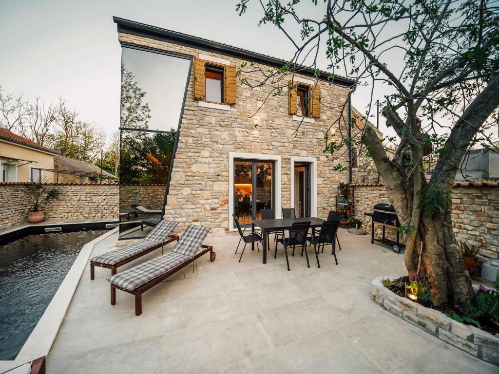 Haus in Mjesni odbor Vostarnica, Zadar, Zadar 1 - 12270379
