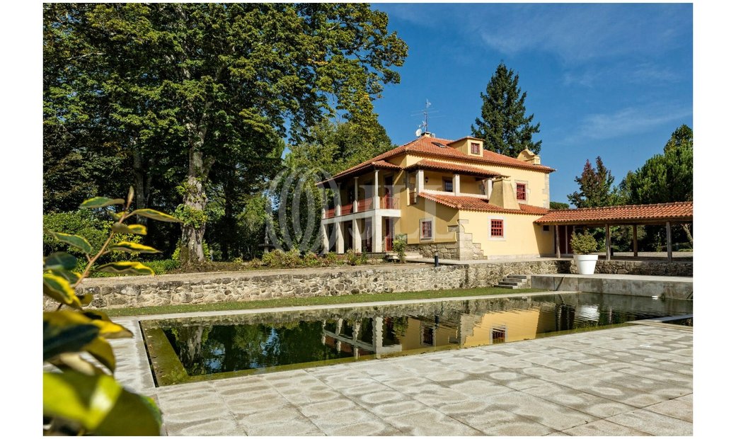 Property Consisting Of 2 Houses 1,000 In Tondela, Viseu District