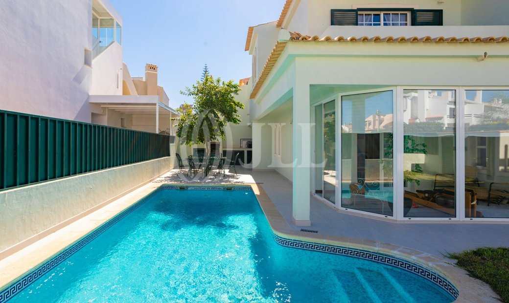 3 Bedroom Villa With Heated Swimming Pool, In In Faro, Algarve