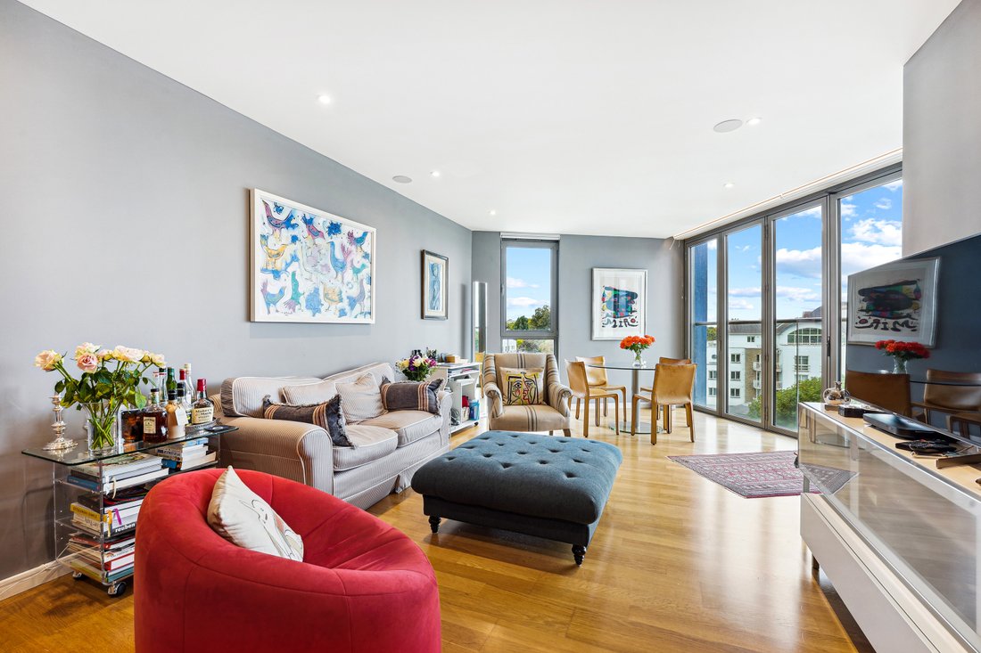 Modern Apartment With River Thames Views In London, England, United