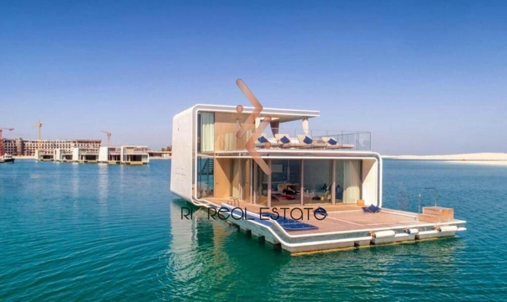 Schwimmende Villa Mit Jacuzzi In Dubai, Dubai, Vereinigte Arabische