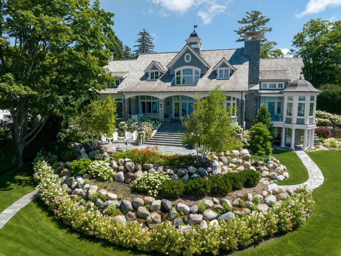 Stunning Walloon Lake Estate In Petoskey, Michigan, United States For
