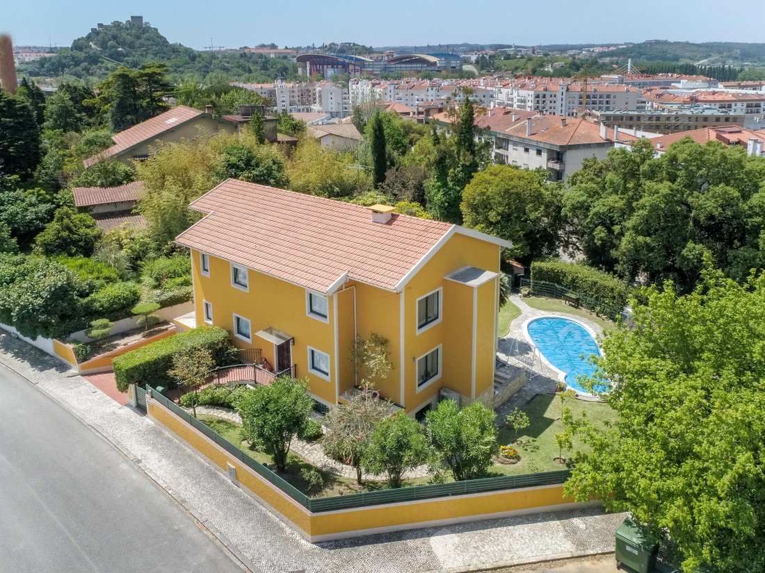Maison De 3 étages Avec 4 Salles De Bains, Dans Leiria, Leiria, Portugal à Vendre (12283154)