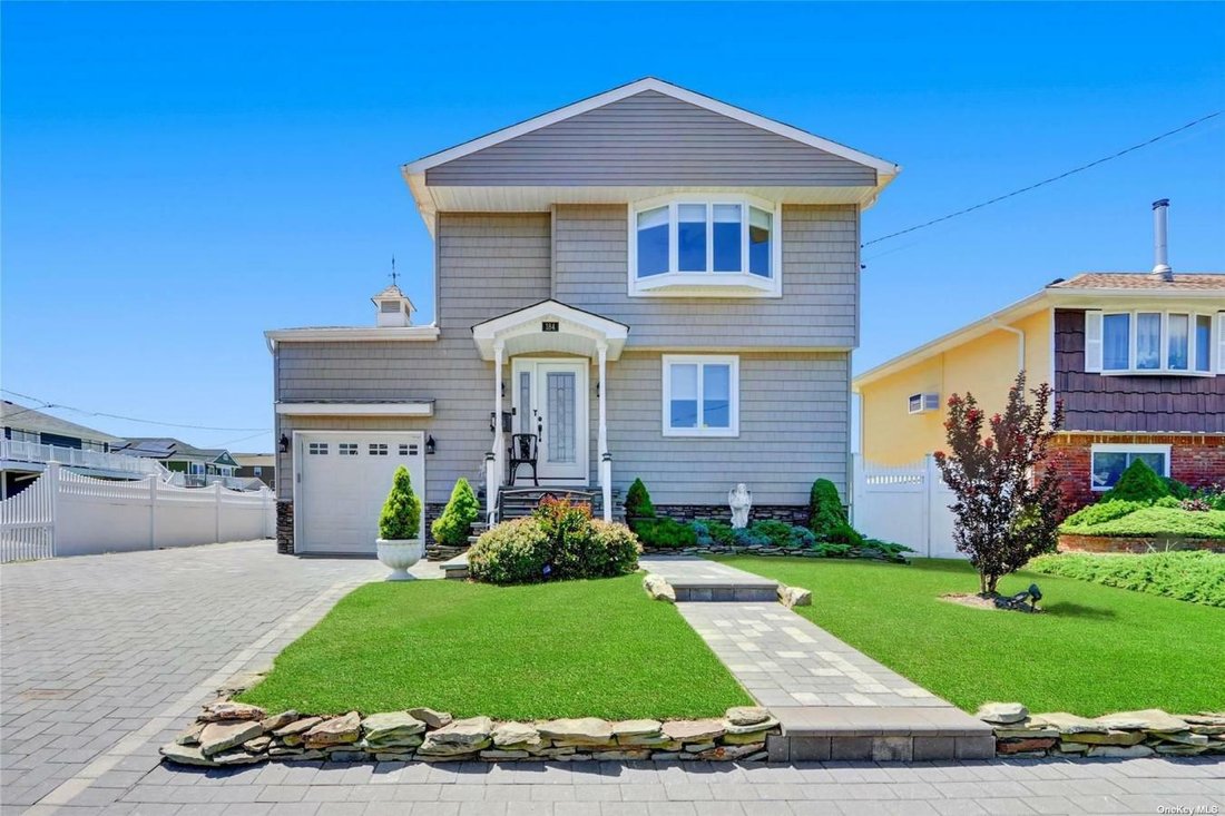 House in Lindenhurst, New York, United States 1 - 12284459