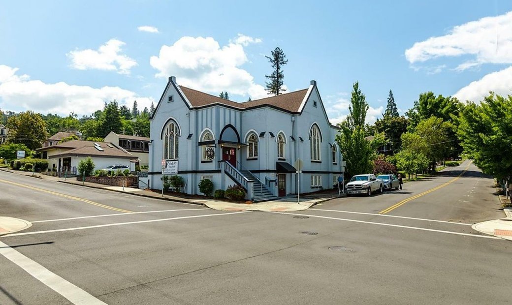 Charming Downtown Versatile Building In Roseburg, Oregon, United States