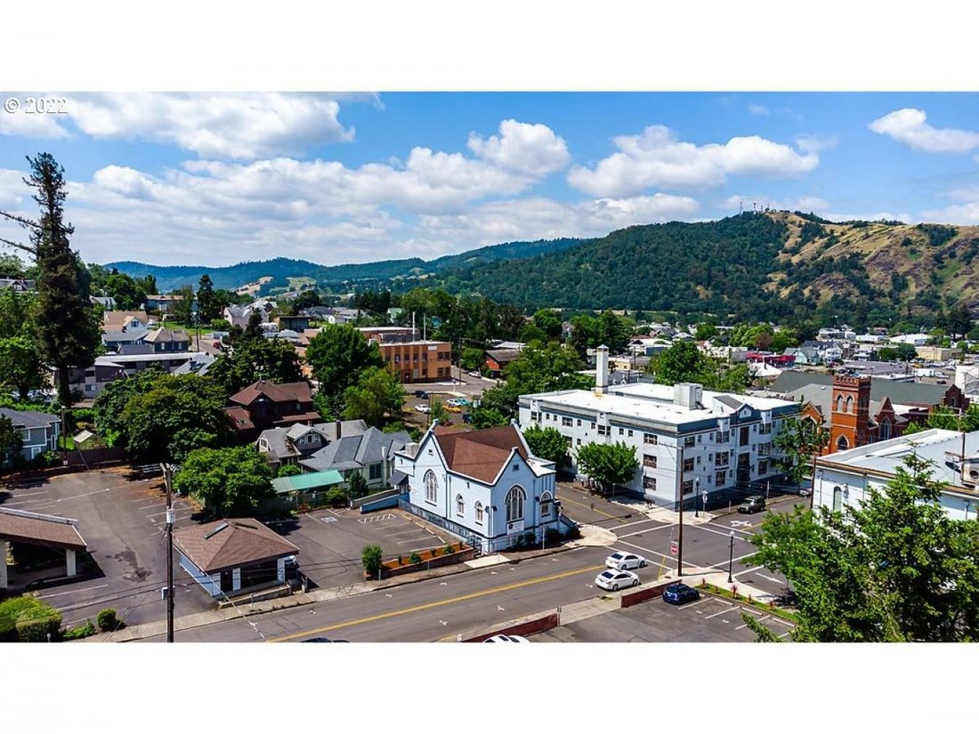 Charming Downtown Versatile Building In Roseburg, Oregon, United States