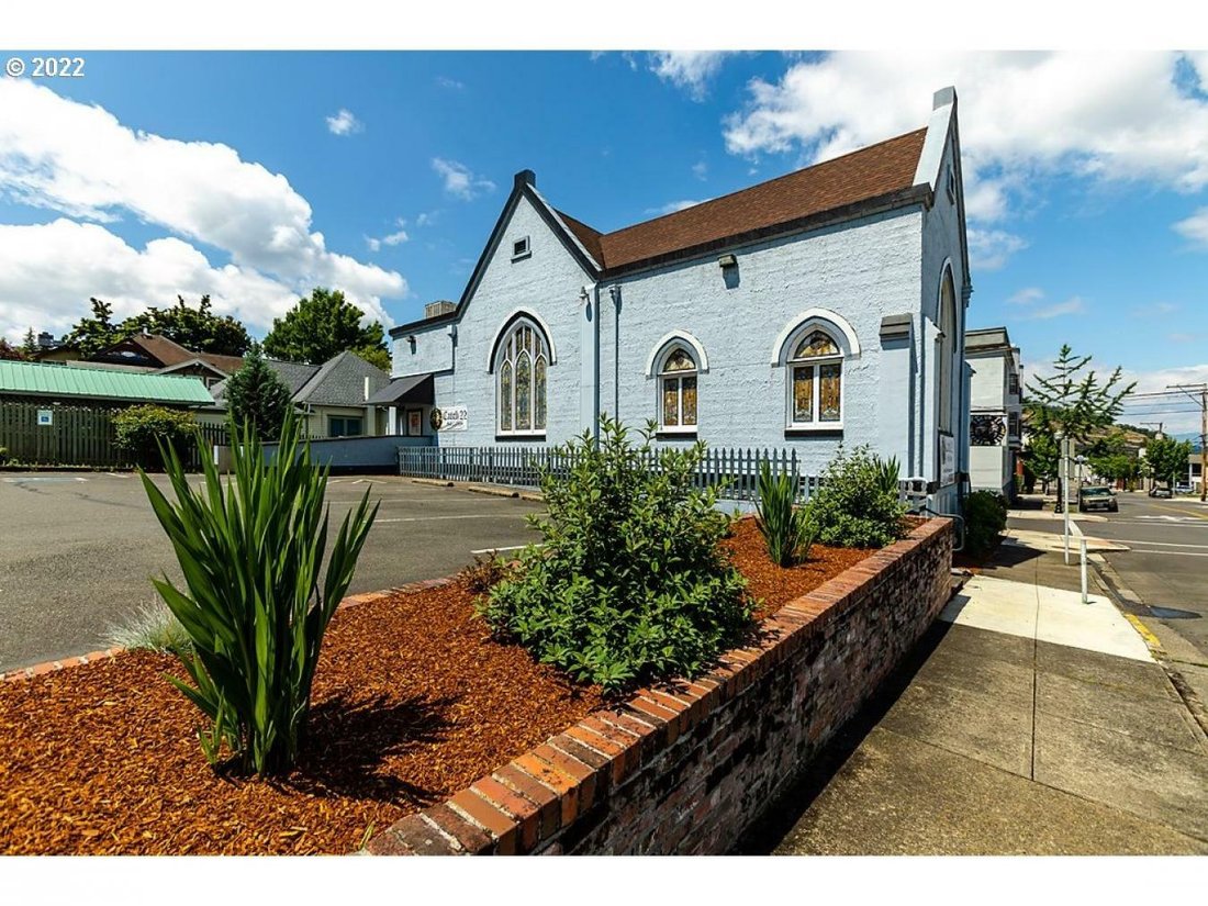 Charming Downtown Versatile Building In Roseburg, Oregon, United States