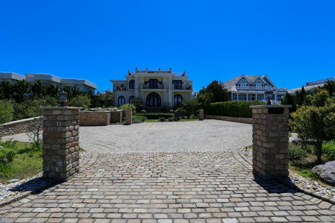 45 Dune Road In East Quogue, New York, United States For Sale (12285202)