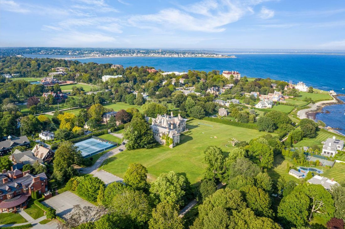 197 207 Ruggles Avenue In Newport, Rhode Island, United States For Sale