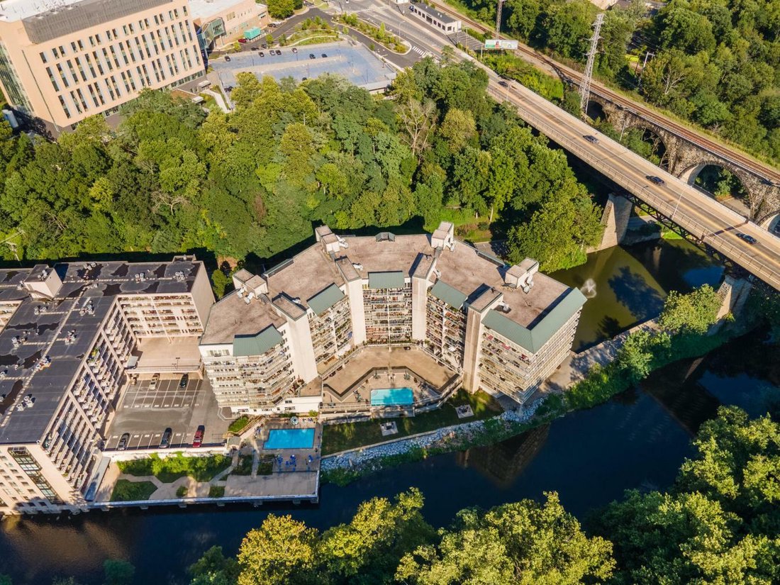 1702 N Park Dr 18 In Wilmington, Delaware, United States For Sale