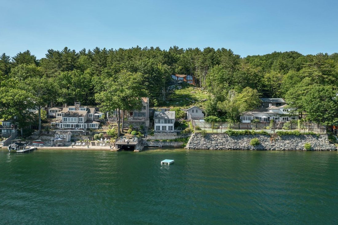 Lake Winnipesaukee, Nh Compound In Meredith, New Hampshire, United