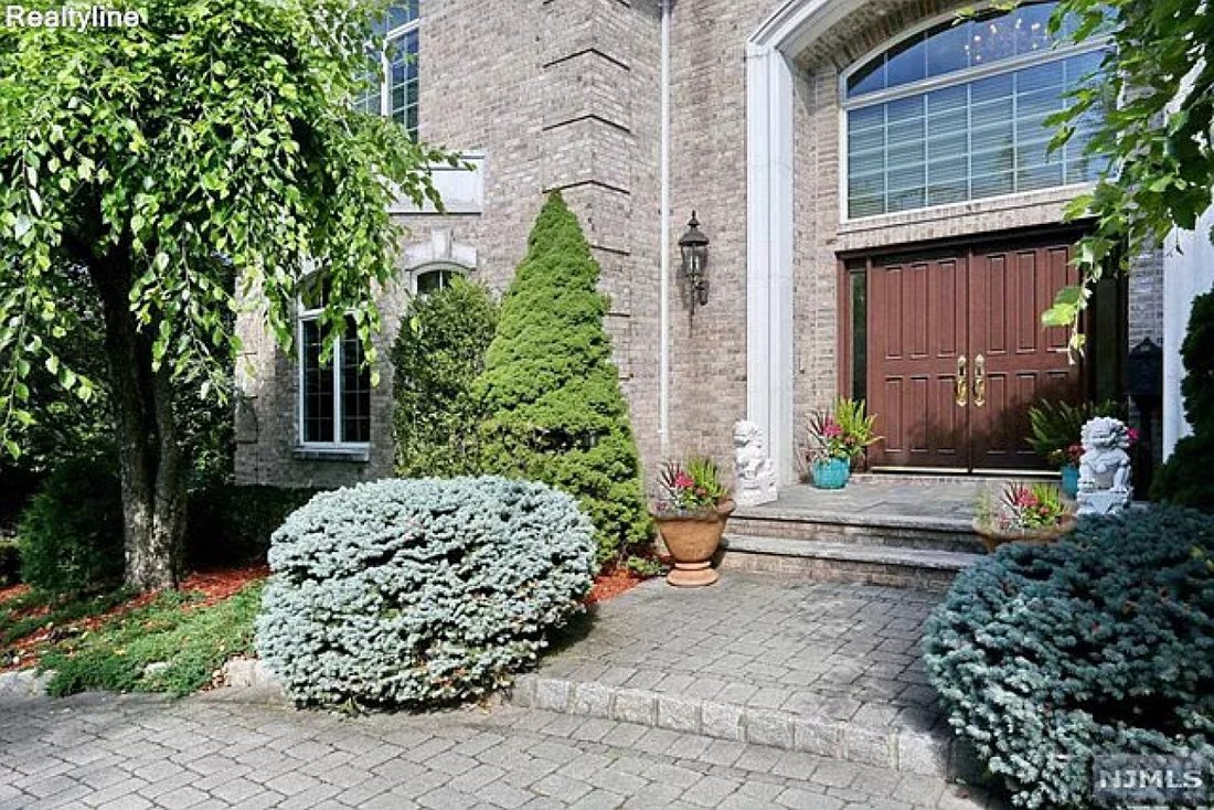 2 Halsey Lane In Closter, New Jersey, United States For Sale (12285275)