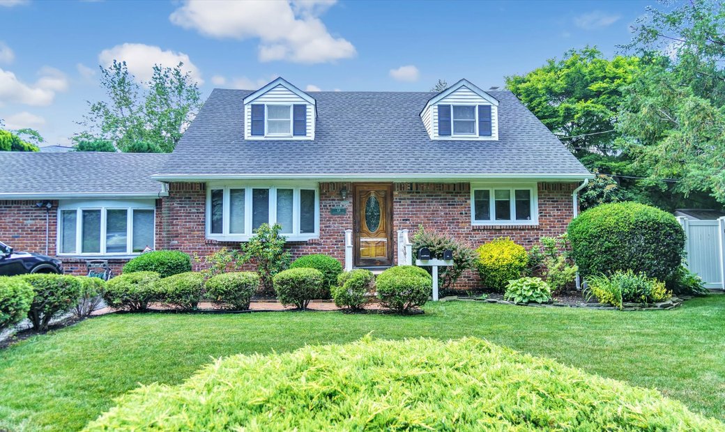 48 Hendrick Avenue, Glen Cove, Ny, 11542 In Glen Cove, New York, United