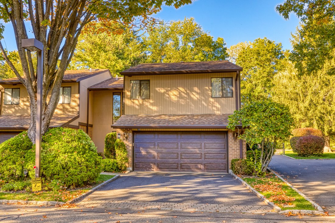 39 Wimbledon Drive, Roslyn, Ny, 11576 In Roslyn, New York, United