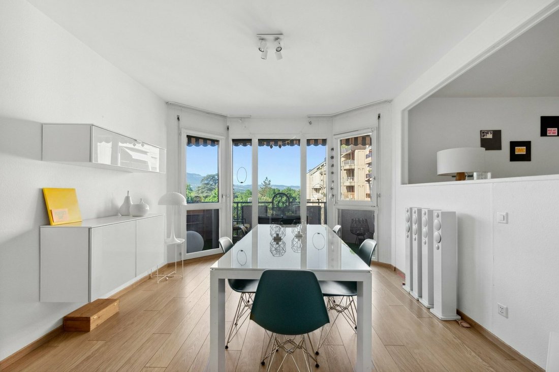 Large 5 Bedroom Apartment With View Of The In Geneva, Genève