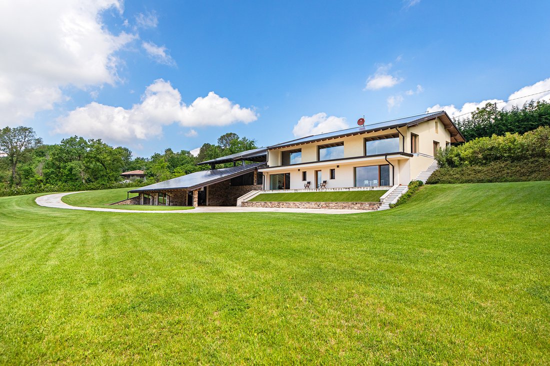 Villa in Soiano del Lago, Lombardy, Italy 1 - 12296457
