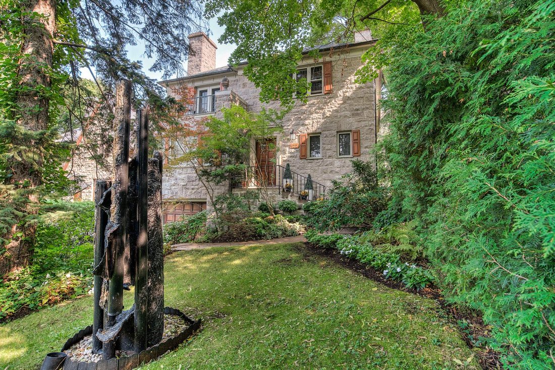 122 Av. Maplewood, Montréal (Outremont), Qc H2 V2 M3 In Montréal