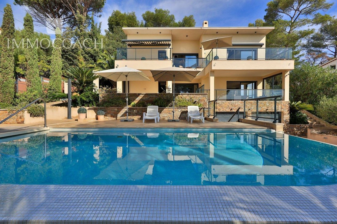 Villa in Saint-Raphaël, Provence-Alpes-Côte d'Azur, France 1 - 12279716