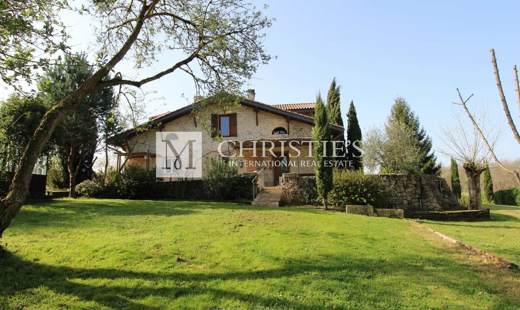 Une Grande Maison De Dans Sauveterre De Guyenne, Nouvelle Aquitaine