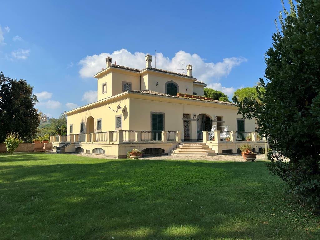 Silvi Villa In Silvi, Abruzzo, Italy For Sale (12296201)