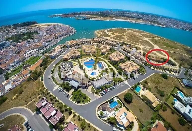 Sale House / Building In Ferragudo Aru In Ferragudo, Algarve