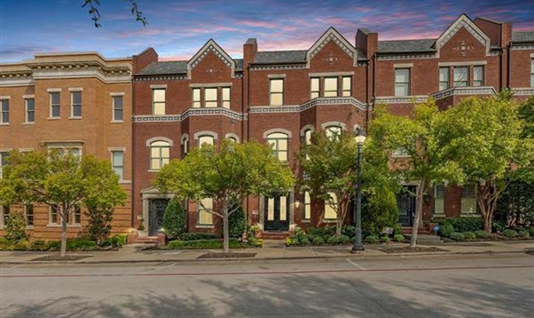Brownstone Gem In A Desirable Dallas Suburb In Grapevine, Texas, United