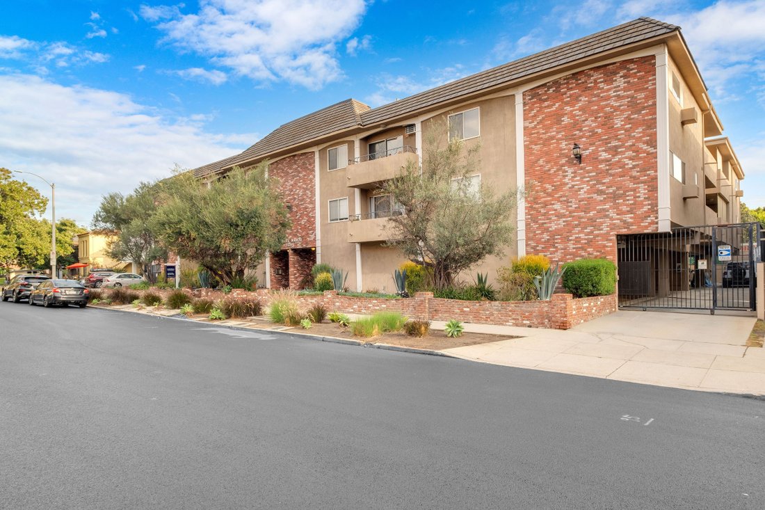 2320 S Bentley Ave In Los Angeles, California, United States For Sale